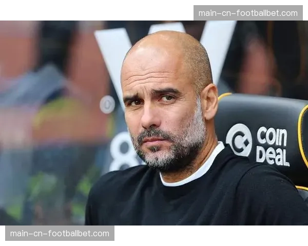 场边镜头捕捉到瓜迪奥拉因一次成功的团队压迫振臂高呼