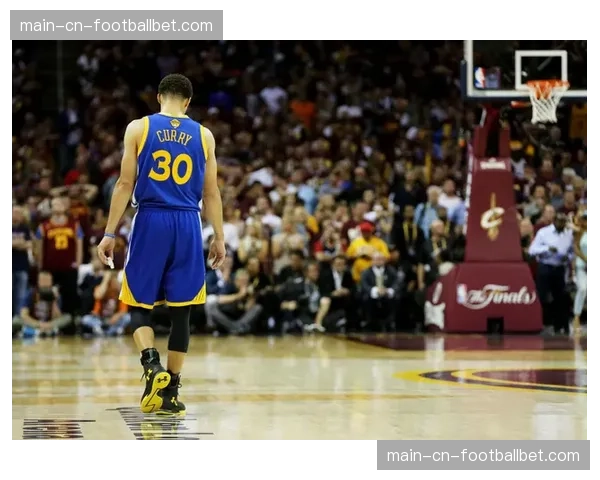 “最后一舞”:NBA传奇球星斯蒂芬·库里在主场投中生涯第3500记三分 “最后一舞”:NBA传奇球星斯蒂芬·库里在主场投中生涯第3500记三分