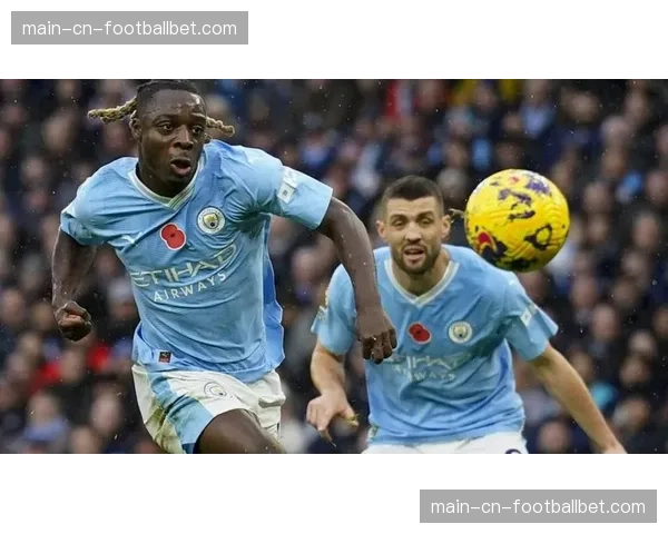 伯恩茅斯塞内西6次拦截位列英超第三，中卫防守数据亮眼助球队稳居中游