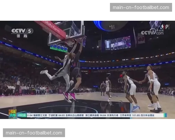 文班亚马全票当选最佳防守球员，创NBA历史首人纪录